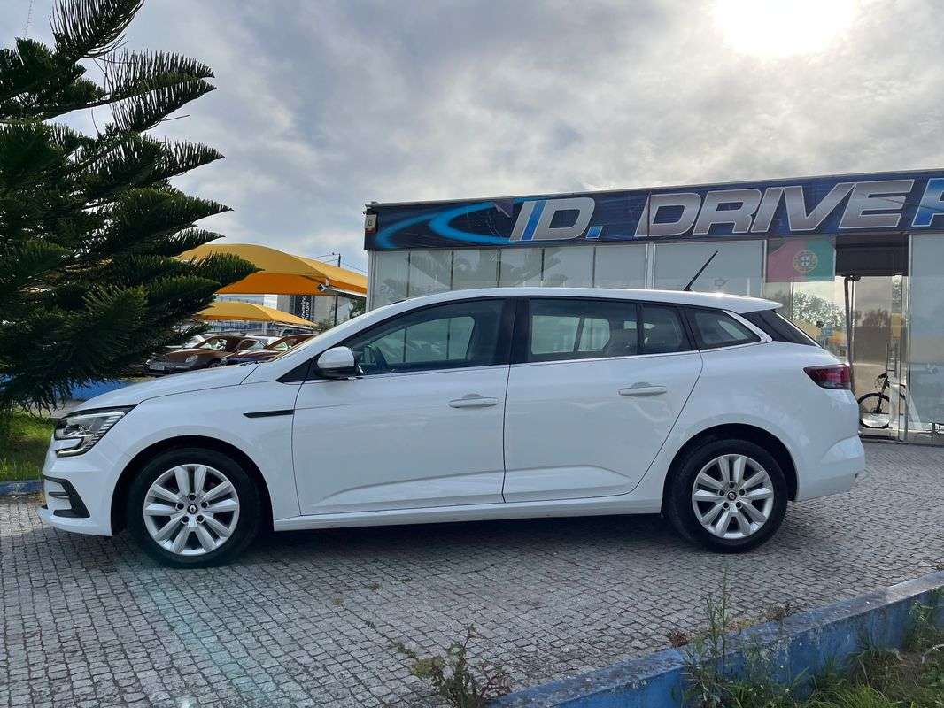 renault-megane-sport-tourer-2023-diesel-1461cc