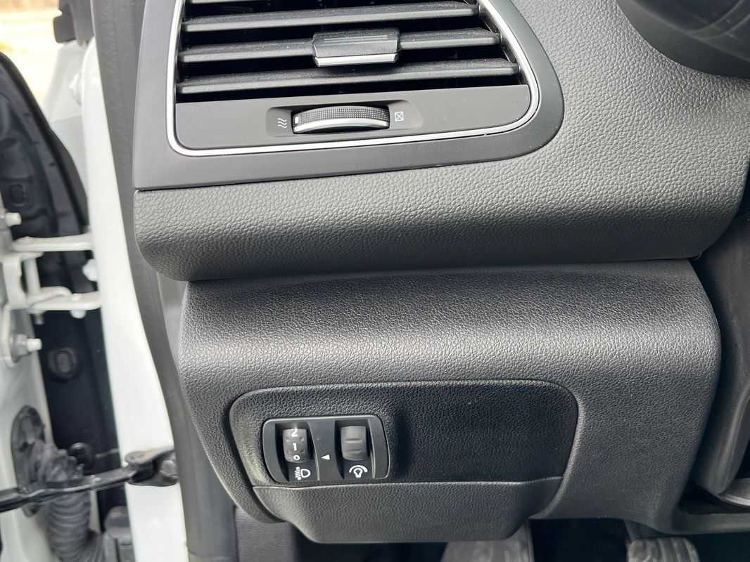 renault-megane-sport-tourer-2023-diesel-1461cc