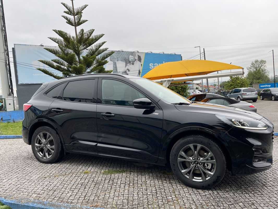 ford-kuga-2022-hibrido-a-gasolina-2488cc