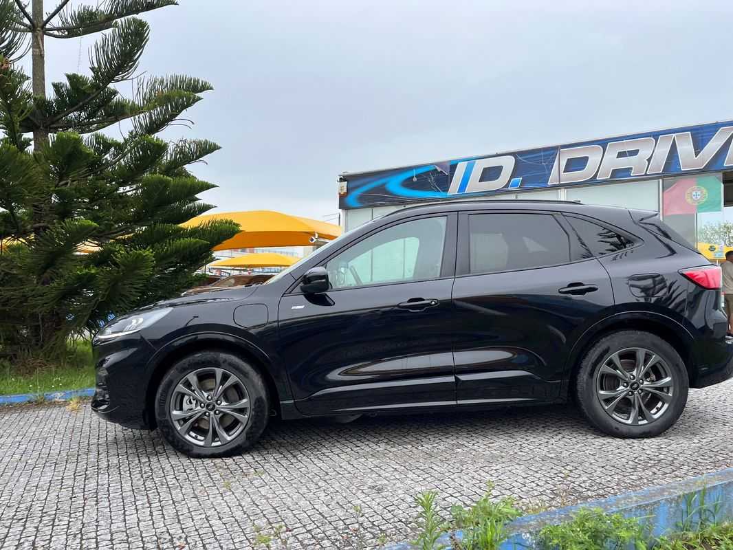 ford-kuga-2022-hibrido-a-gasolina-2488cc