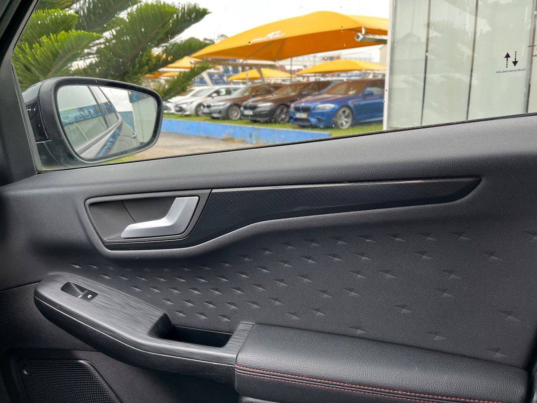 ford-kuga-2022-hibrido-a-gasolina-2488cc