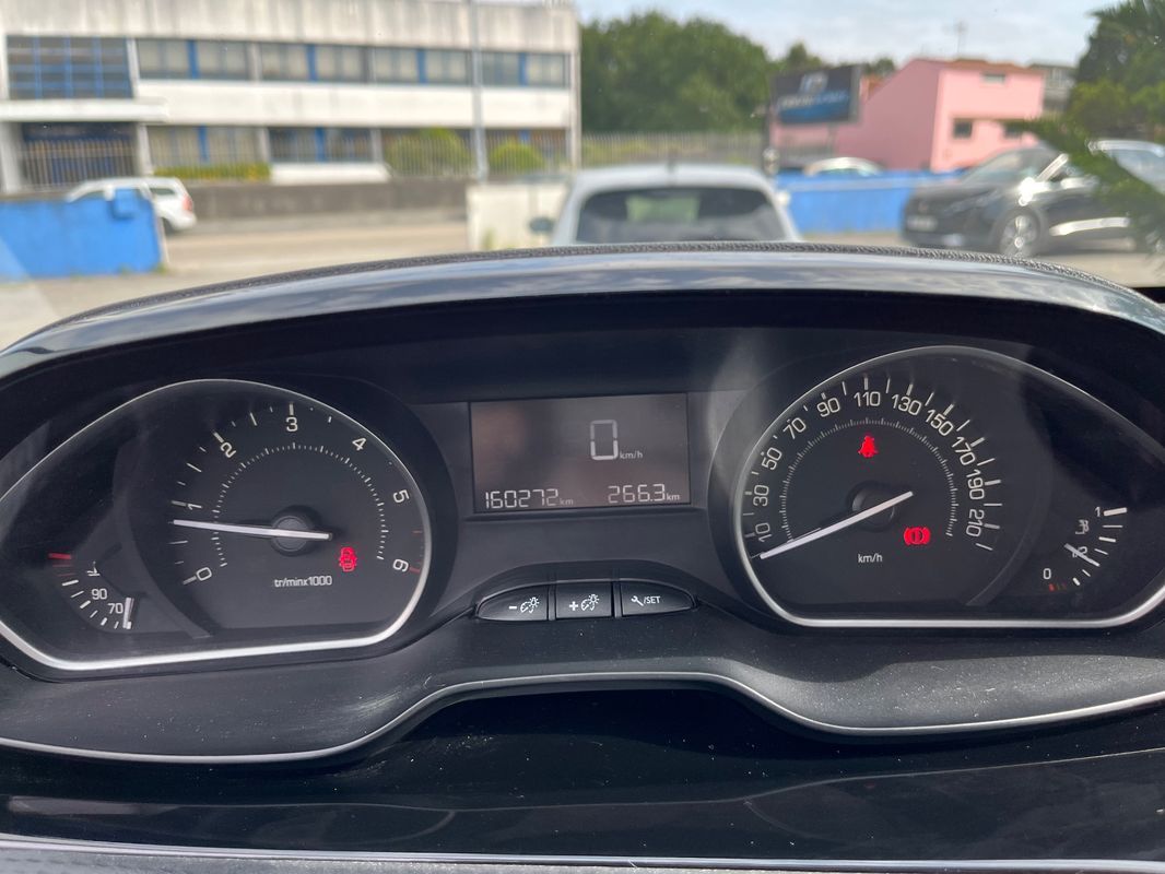 peugeot-2008-2019-diesel-1499cc