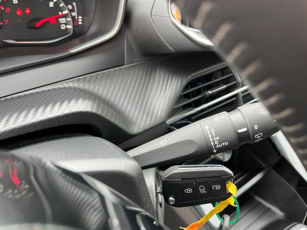 peugeot-2008-2021-diesel-1499cc