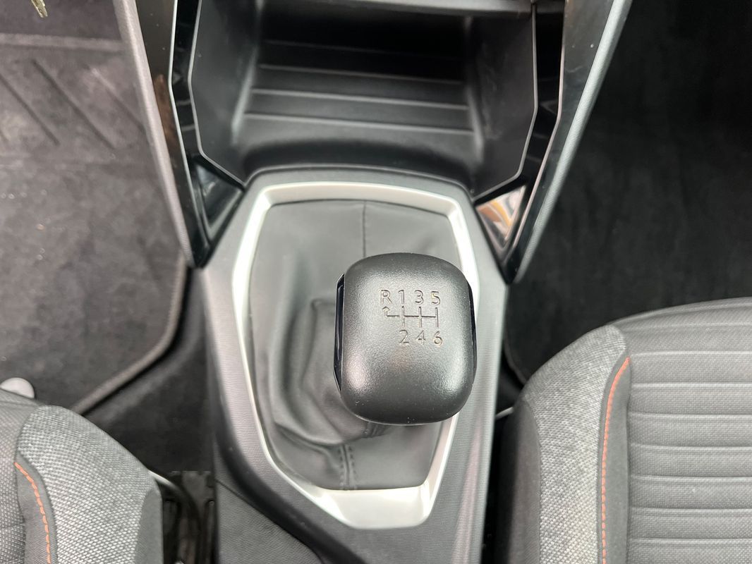 peugeot-2008-2021-diesel-1499cc
