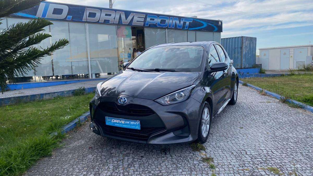 toyota-yaris-2022-hibrido-a-gasolina-1490cc