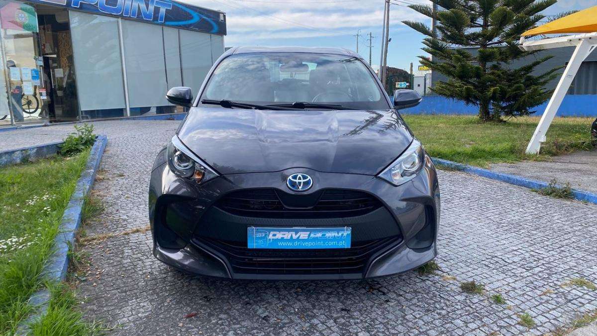 toyota-yaris-2022-hibrido-a-gasolina-1490cc