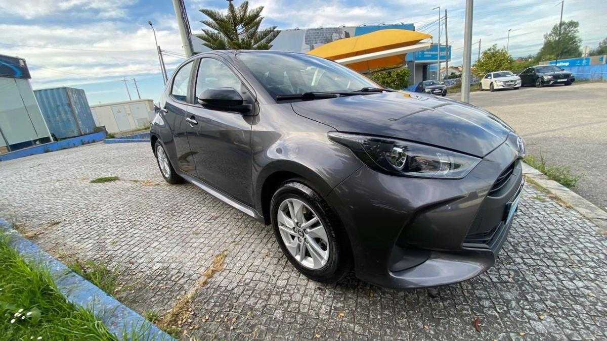 toyota-yaris-2022-hibrido-a-gasolina-1490cc