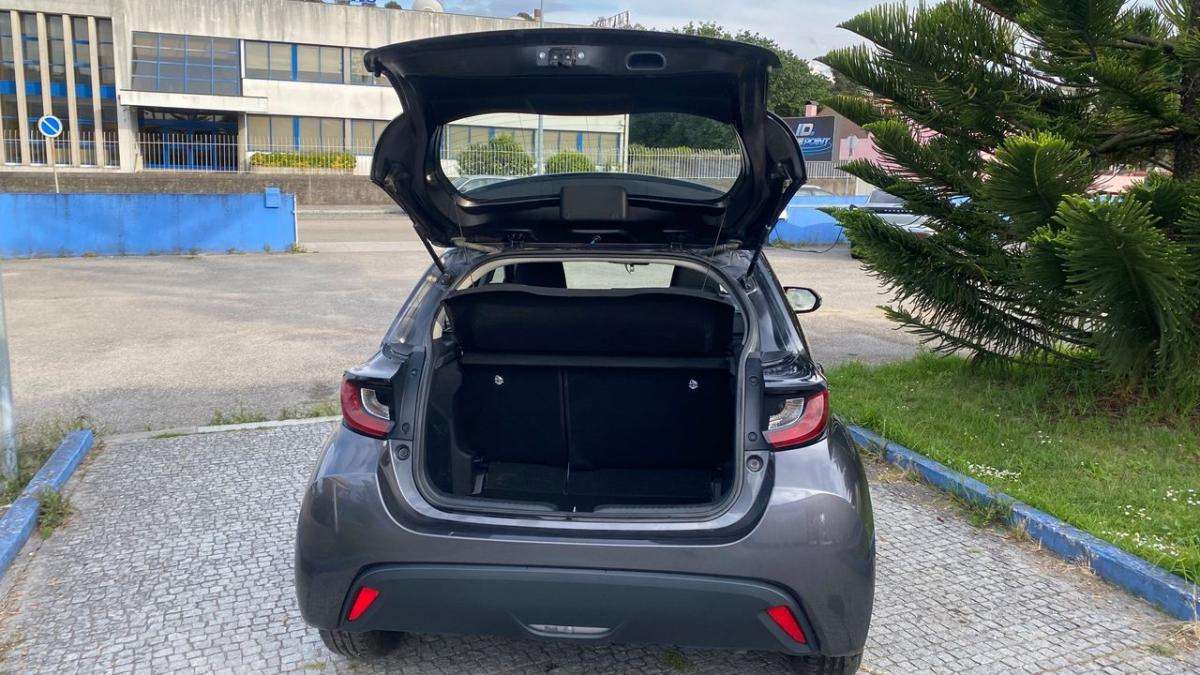 toyota-yaris-2022-hibrido-a-gasolina-1490cc