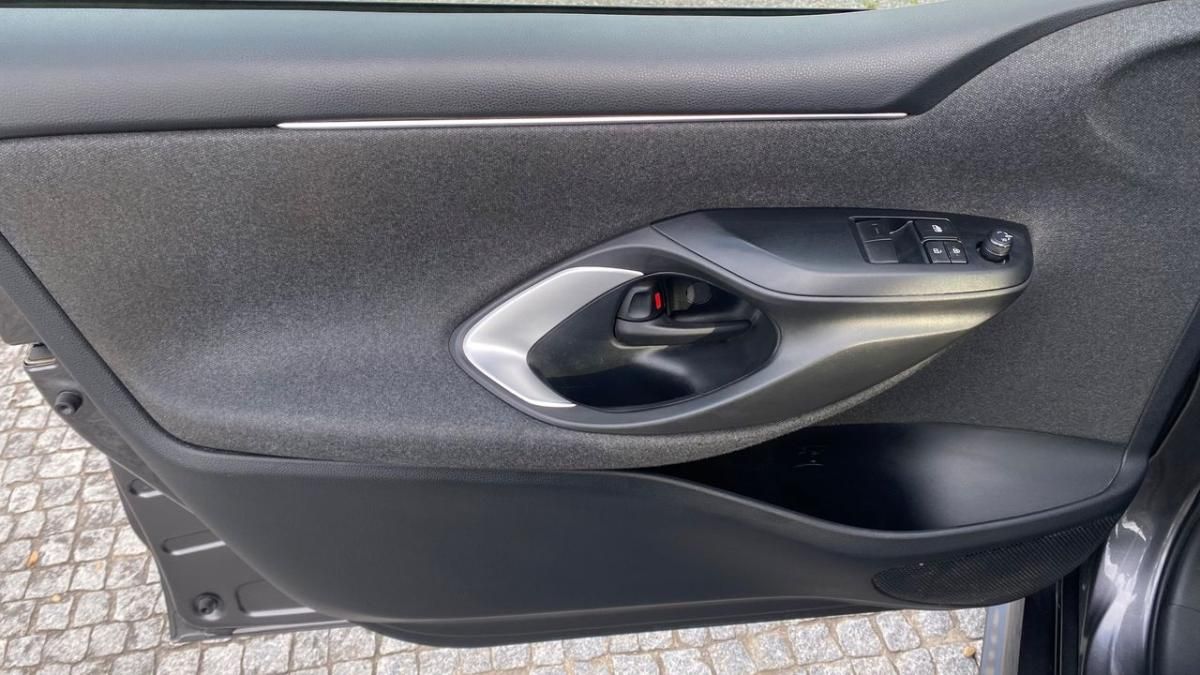 toyota-yaris-2022-hibrido-a-gasolina-1490cc