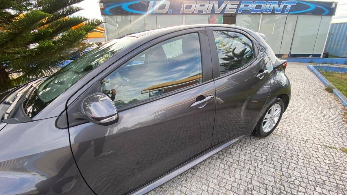 toyota-yaris-2022-hibrido-a-gasolina-1490cc