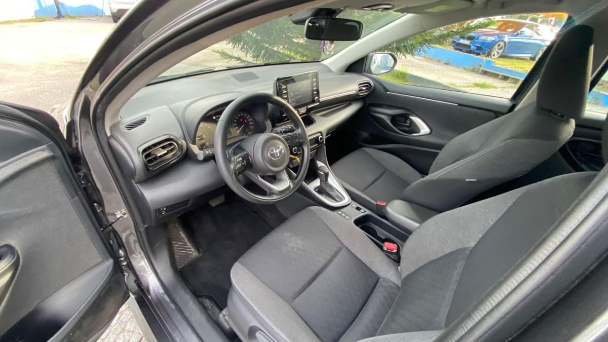 toyota-yaris-2022-hibrido-a-gasolina-1490cc