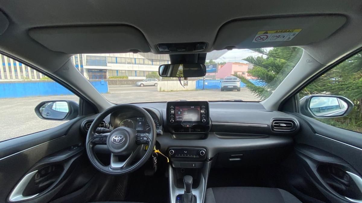 toyota-yaris-2022-hibrido-a-gasolina-1490cc