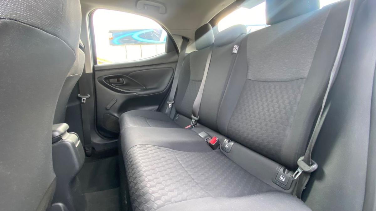 toyota-yaris-2022-hibrido-a-gasolina-1490cc