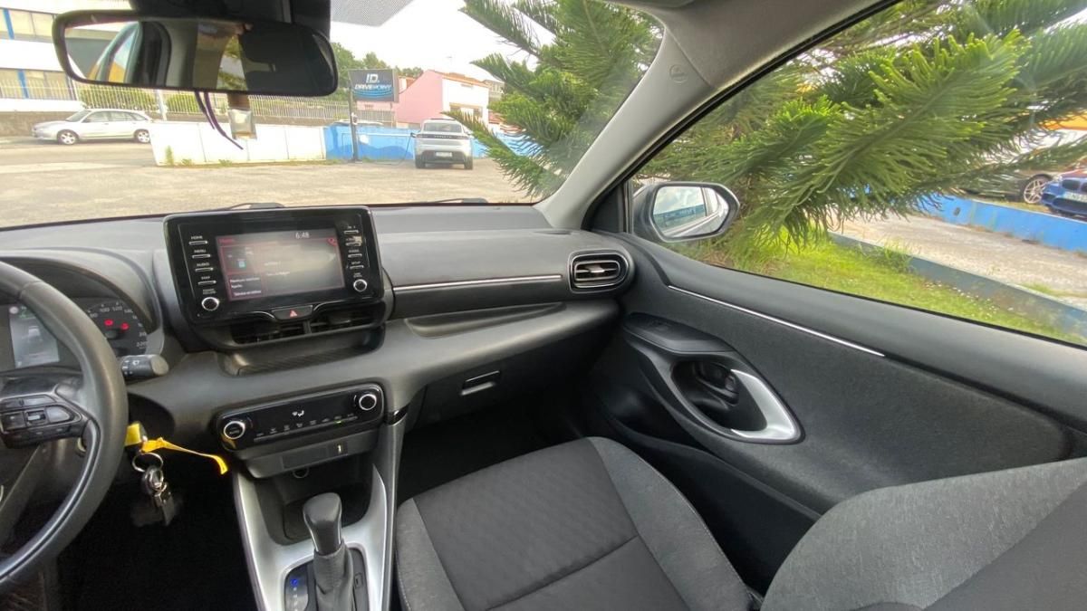 toyota-yaris-2022-hibrido-a-gasolina-1490cc