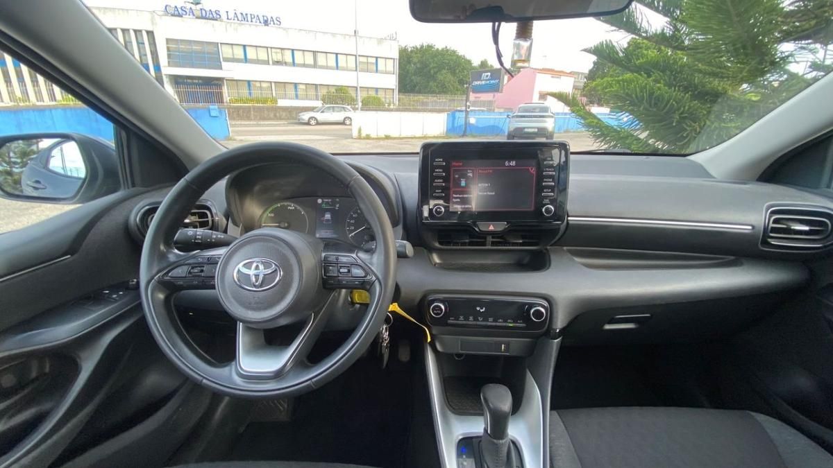 toyota-yaris-2022-hibrido-a-gasolina-1490cc