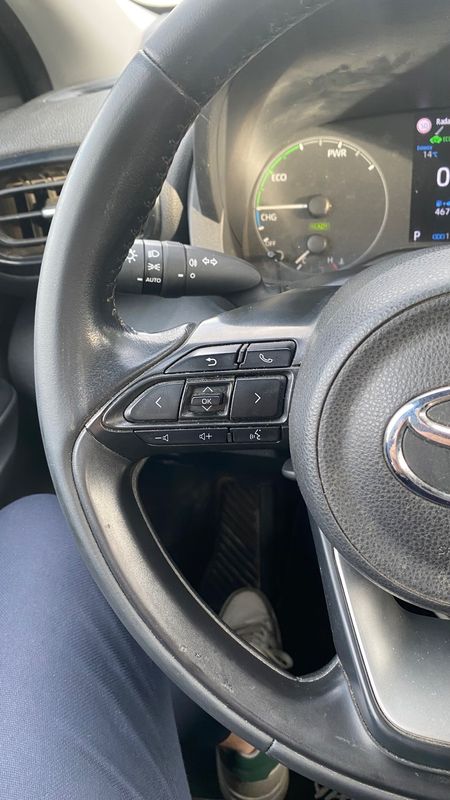 toyota-yaris-2022-hibrido-a-gasolina-1490cc