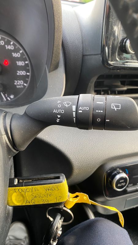 toyota-yaris-2022-hibrido-a-gasolina-1490cc