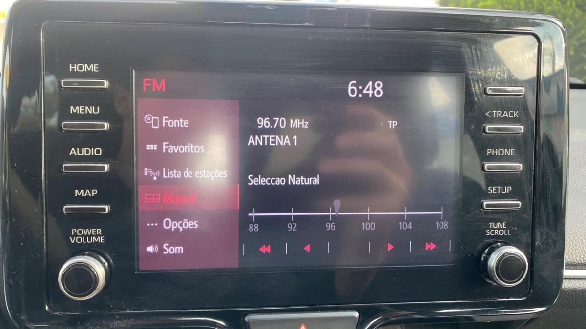 toyota-yaris-2022-hibrido-a-gasolina-1490cc