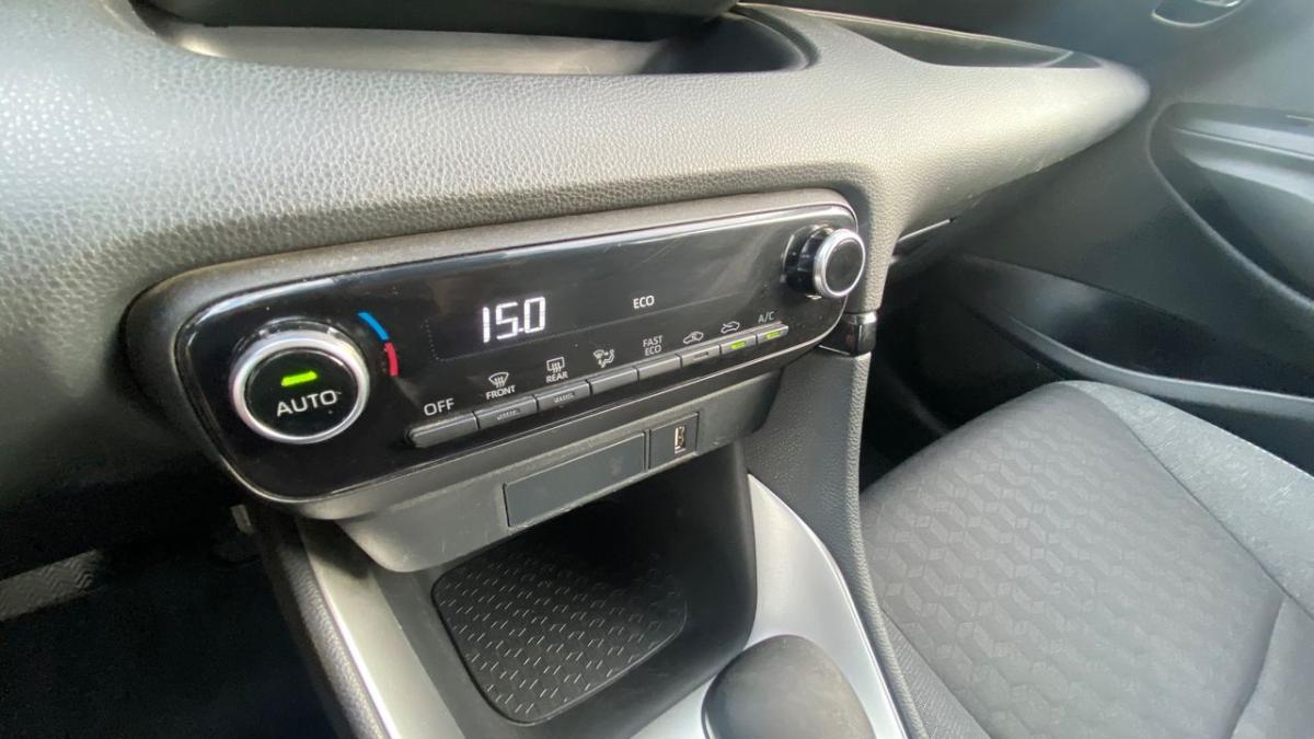 toyota-yaris-2022-hibrido-a-gasolina-1490cc
