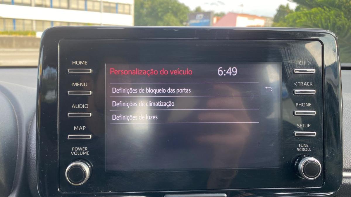 toyota-yaris-2022-hibrido-a-gasolina-1490cc