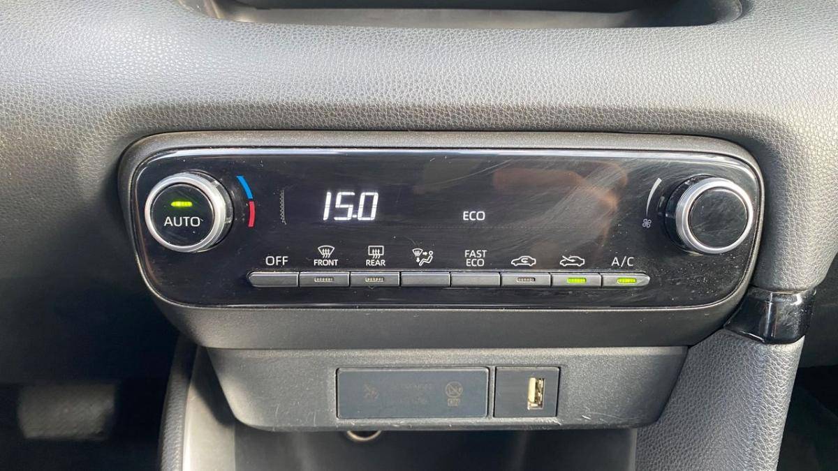toyota-yaris-2022-hibrido-a-gasolina-1490cc
