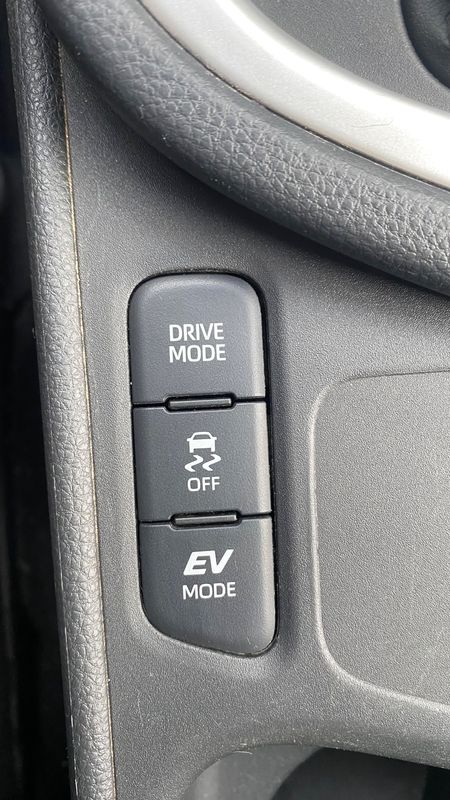 toyota-yaris-2022-hibrido-a-gasolina-1490cc