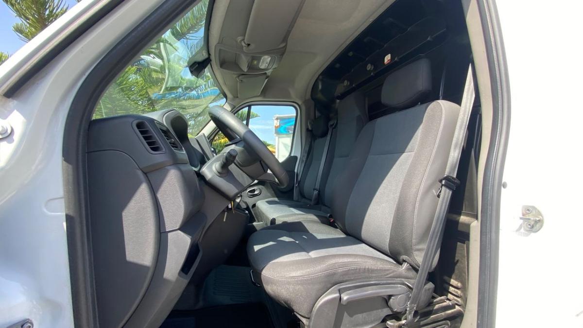 renault-master-2023-diesel-2299cc