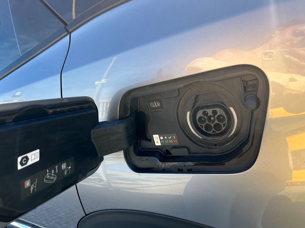 peugeot-3008-2021-hibrido-a-gasolina-1598cc