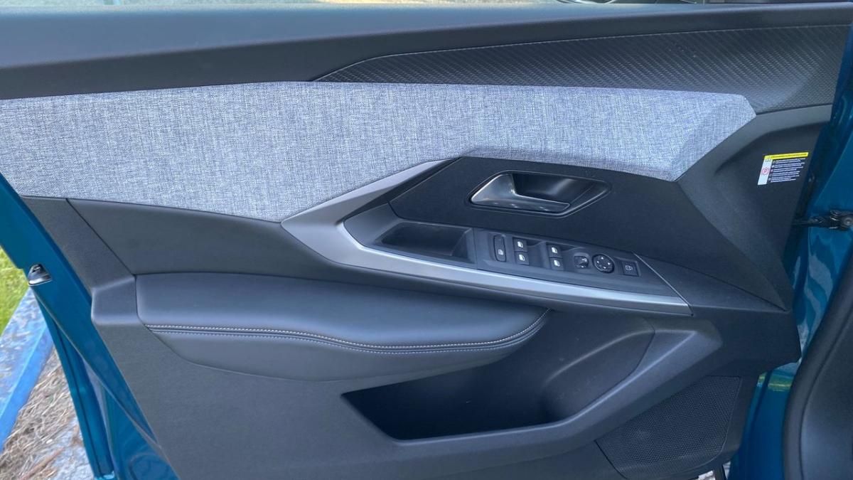 peugeot-e-3008-2024-eletrico-0cc