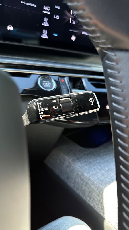 peugeot-e-3008-2024-eletrico-0cc