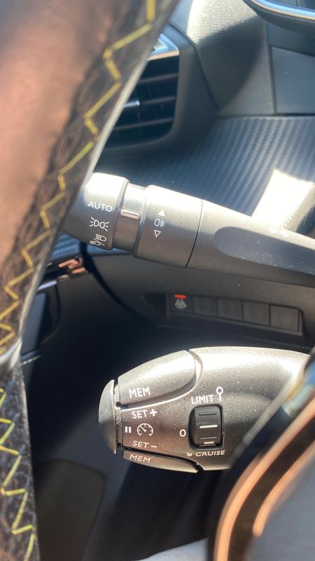 peugeot-208-2022-diesel-1499cc