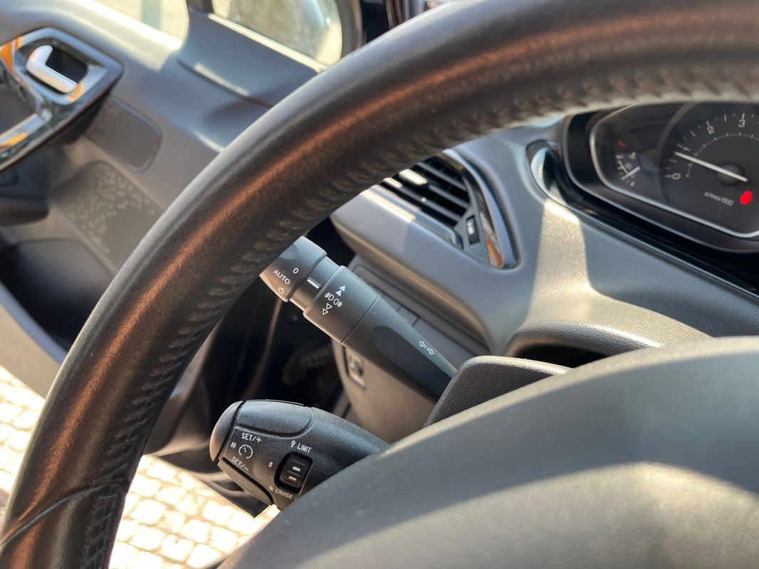 peugeot-208-2019-gasolina-1199cc