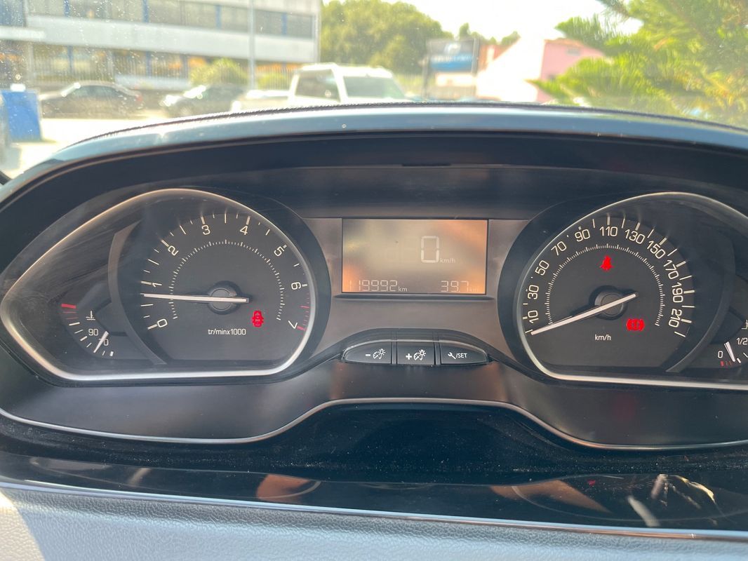 peugeot-208-2019-gasolina-1199cc