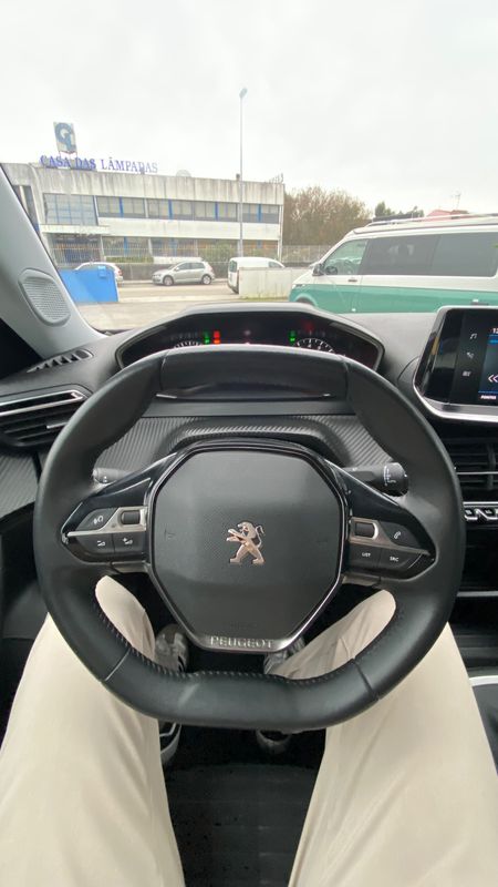 peugeot-2008-2021-diesel-1499cc