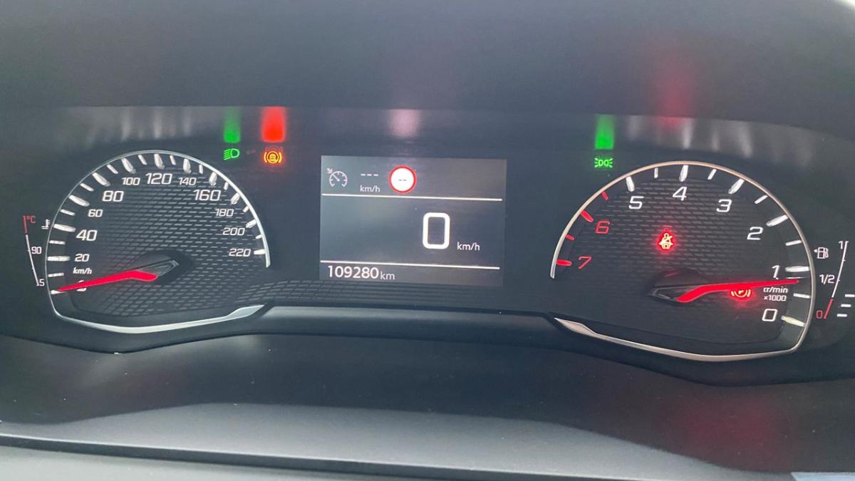 peugeot-2008-2021-diesel-1499cc