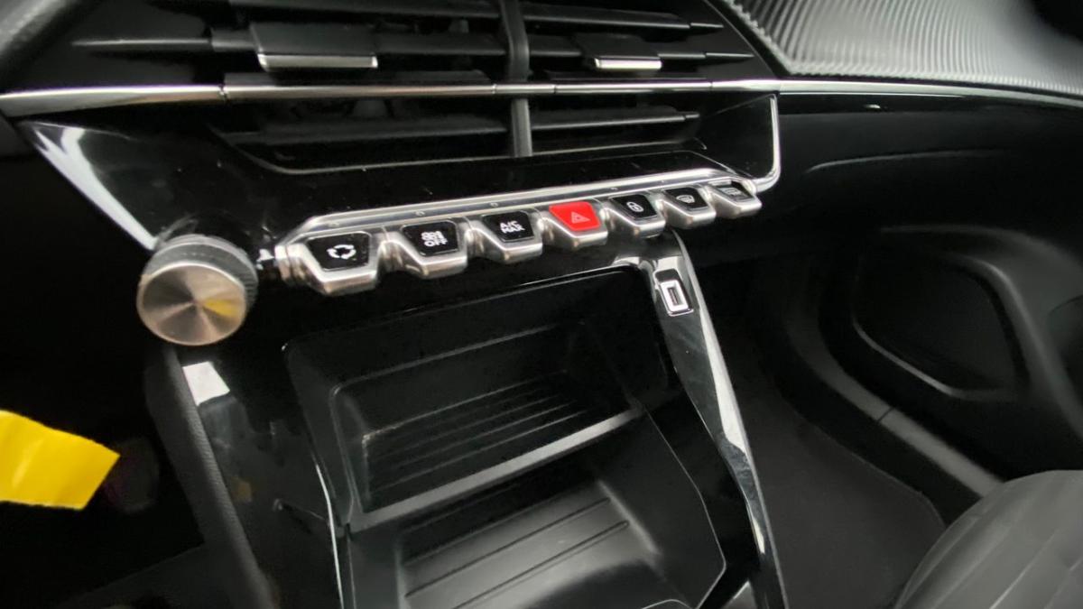 peugeot-2008-2021-diesel-1499cc