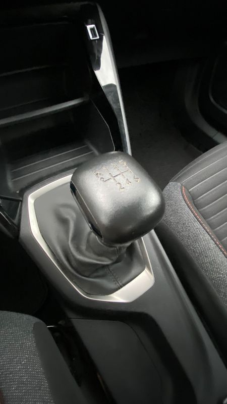 peugeot-2008-2021-diesel-1499cc