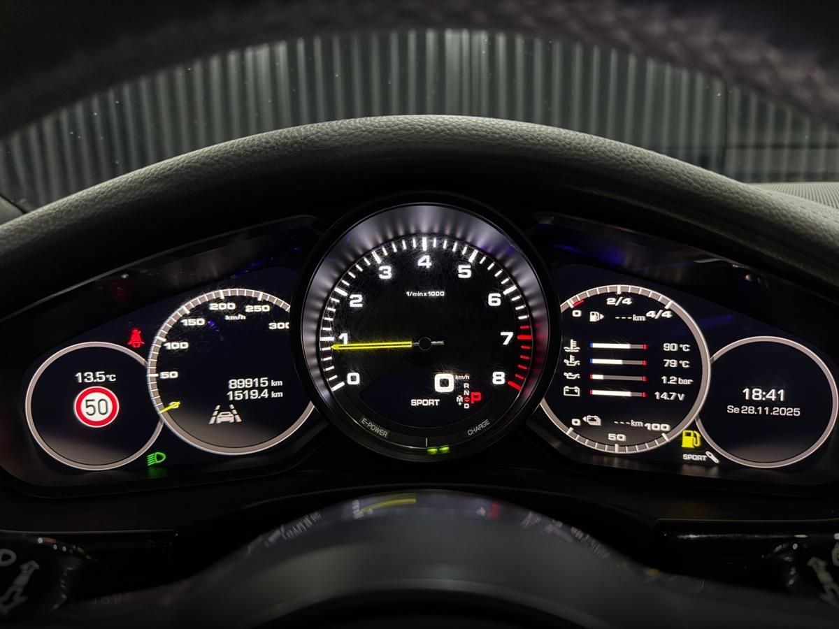 porsche-panamera-sport-turismo-2018-hibrido-a-gasolina-2894cc