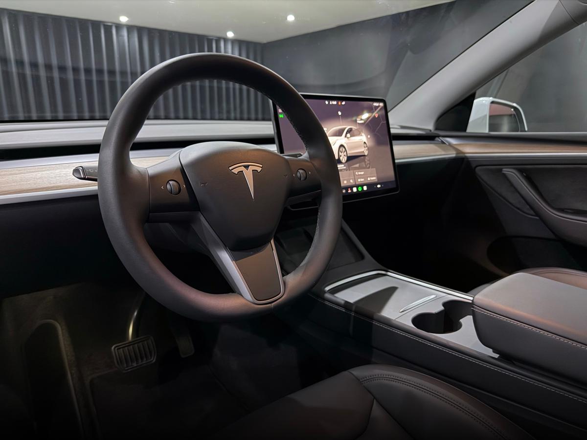 tesla-model-y-2023-eletrico-500cc