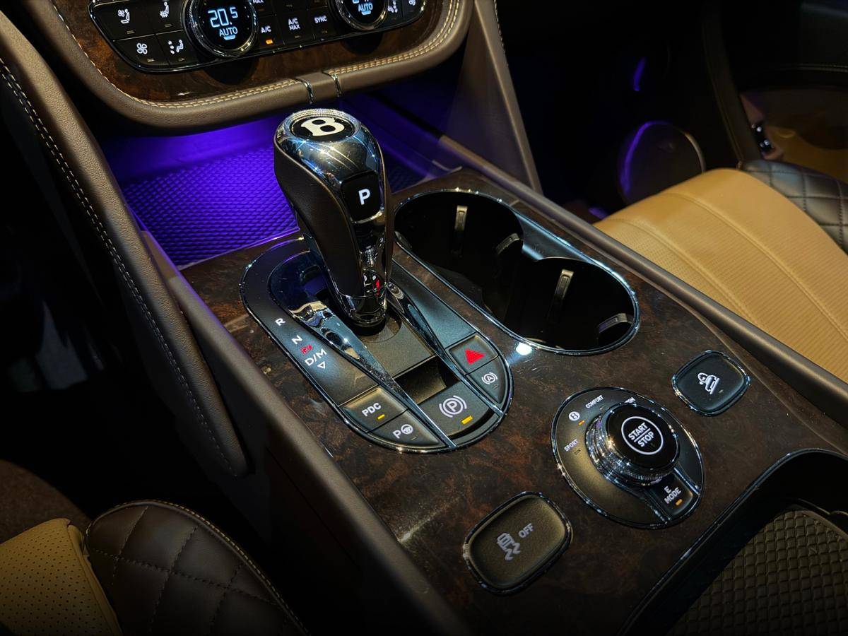 bentley-bentayga-2021-hibrido-a-gasolina-2995cc