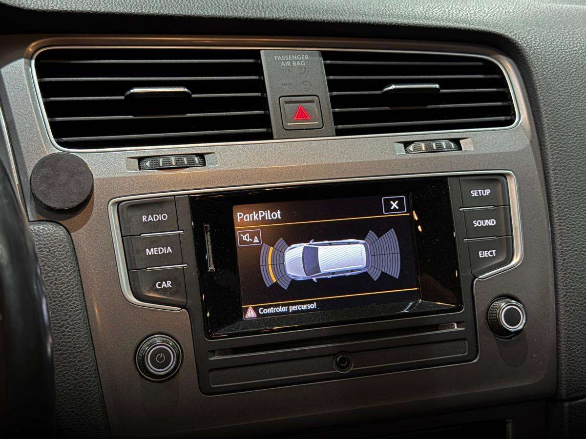 volkswagen-golf-variant-2015-diesel-1598cc