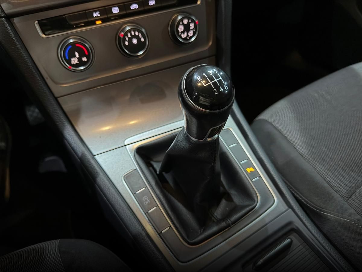 volkswagen-golf-variant-2015-diesel-1598cc