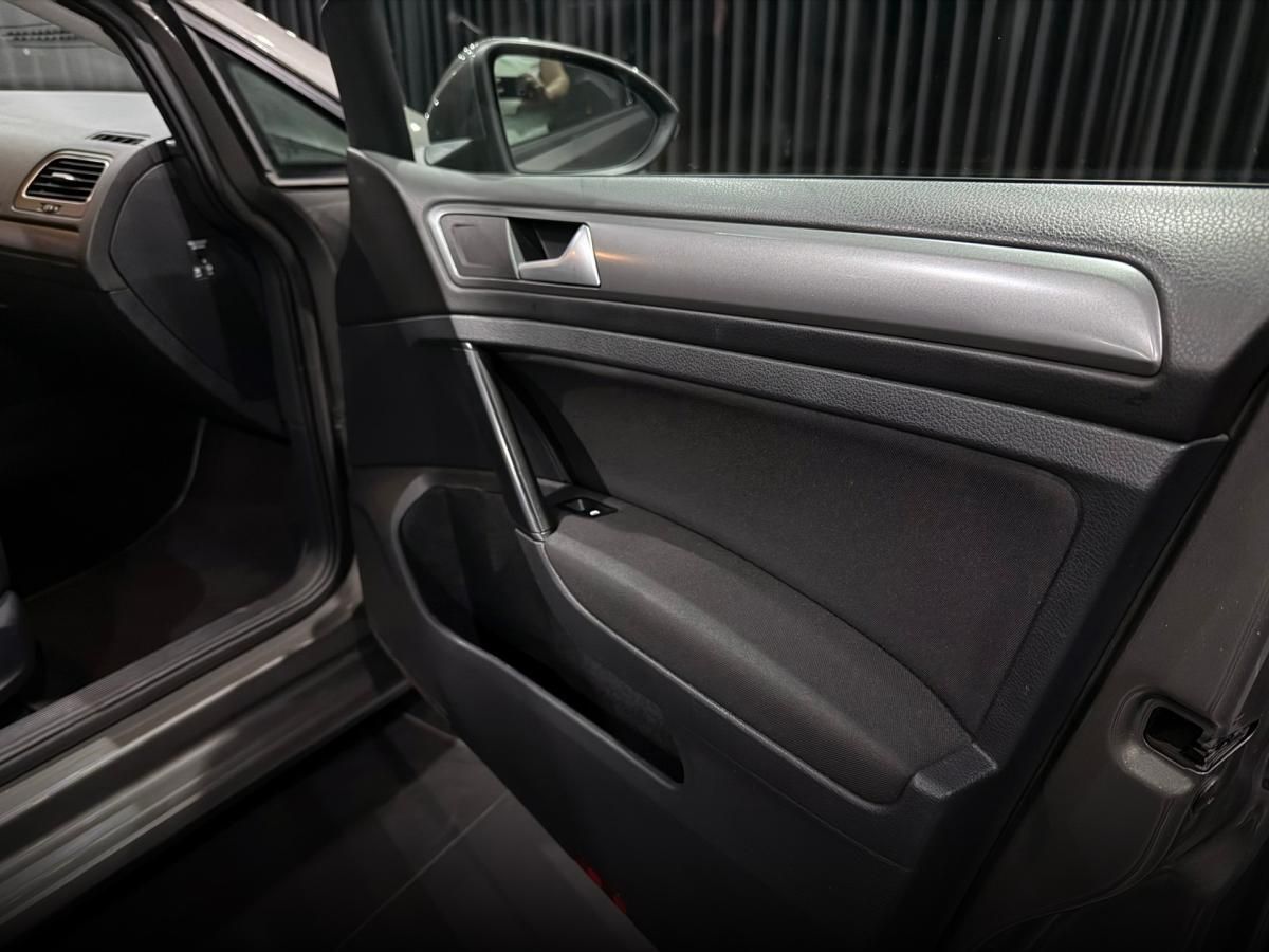 volkswagen-golf-variant-2015-diesel-1598cc