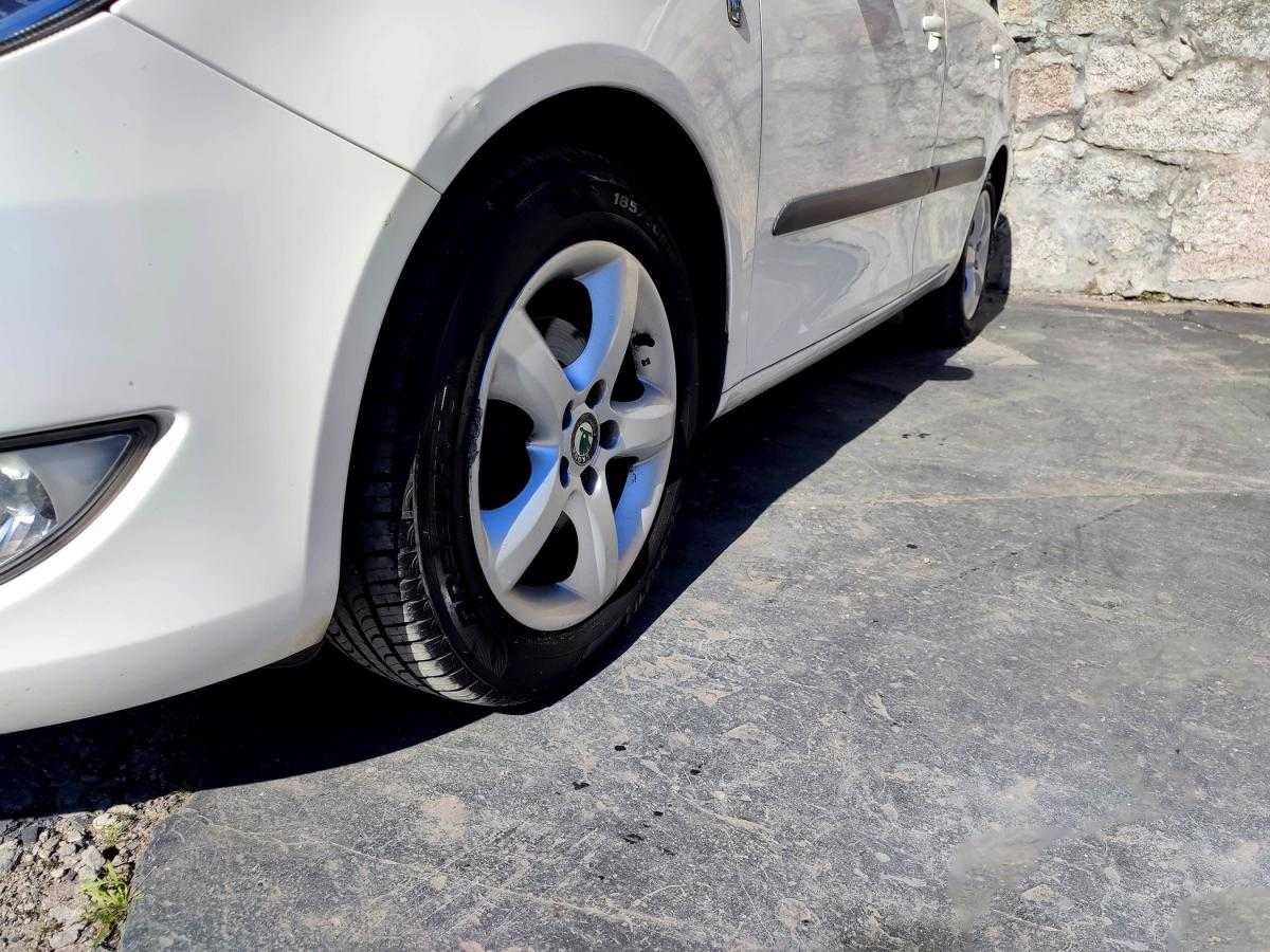skoda-fabia-break-2011-diesel-1199cc