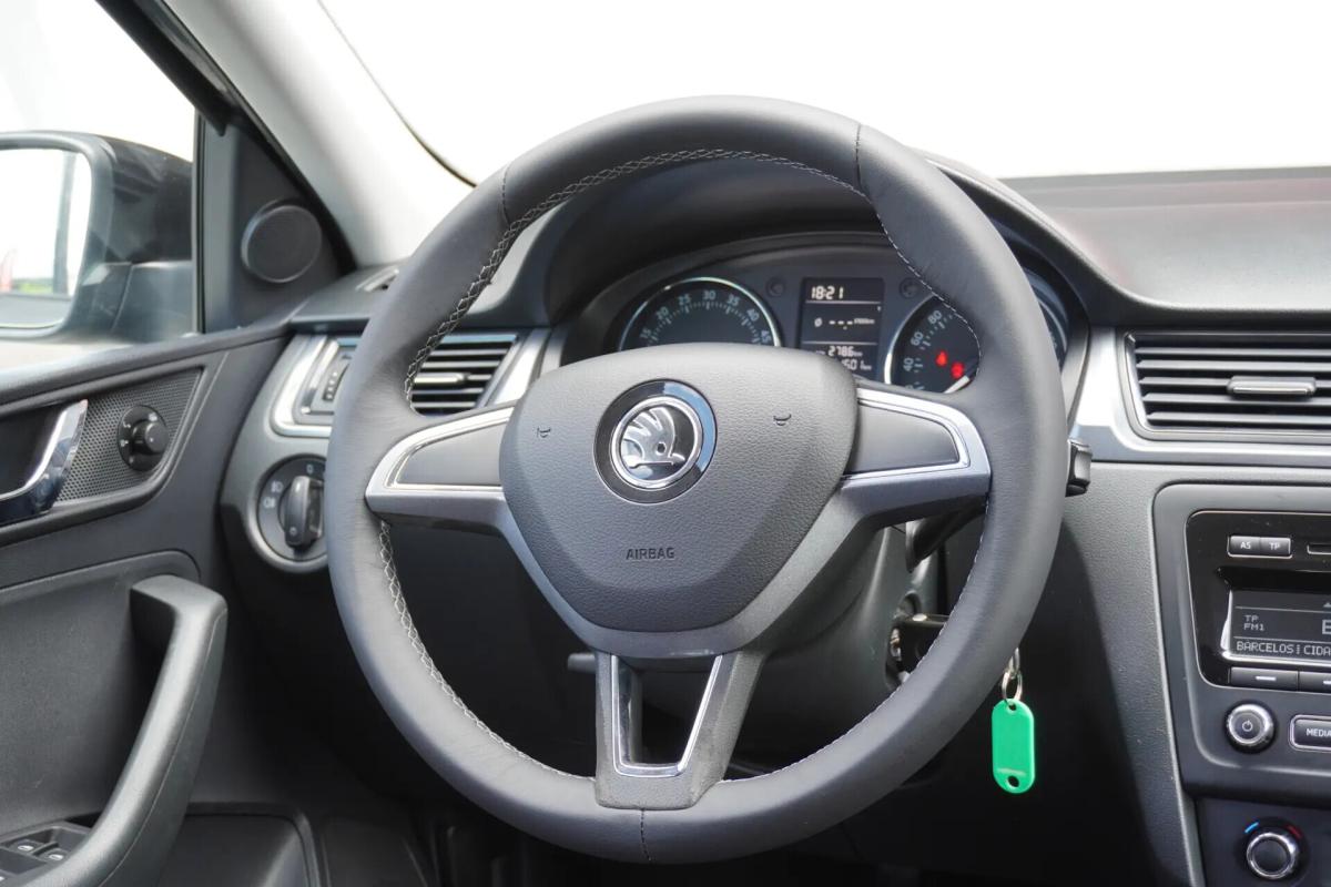 skoda-rapid-spaceback-2014-diesel-1598cc