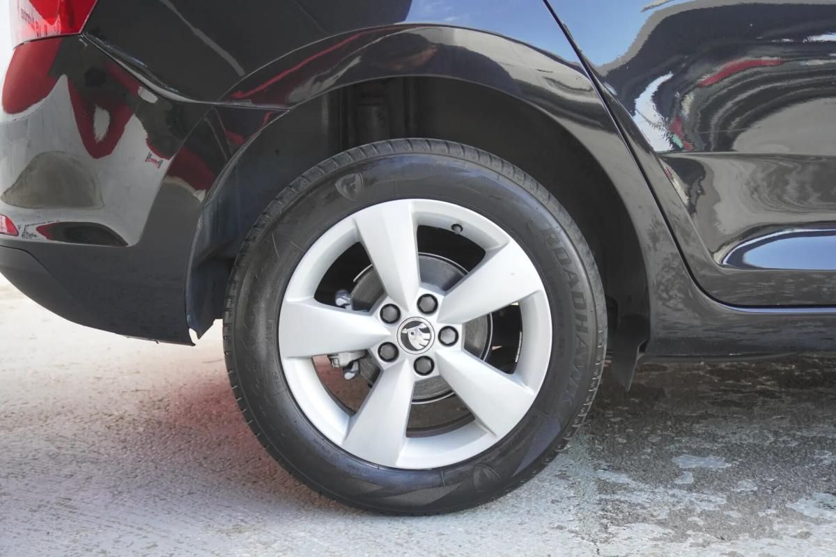 skoda-rapid-spaceback-2014-diesel-1598cc
