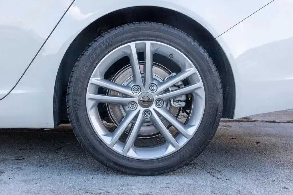 opel-insignia-sports-tourer-2014-diesel-1956cc
