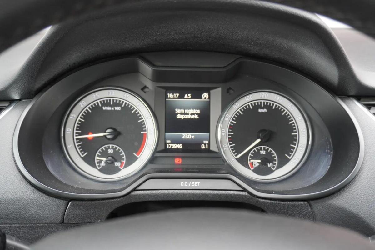 skoda-octavia-break-2018-diesel-1598cc