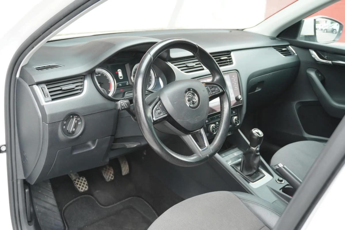 skoda-octavia-break-2018-diesel-1598cc