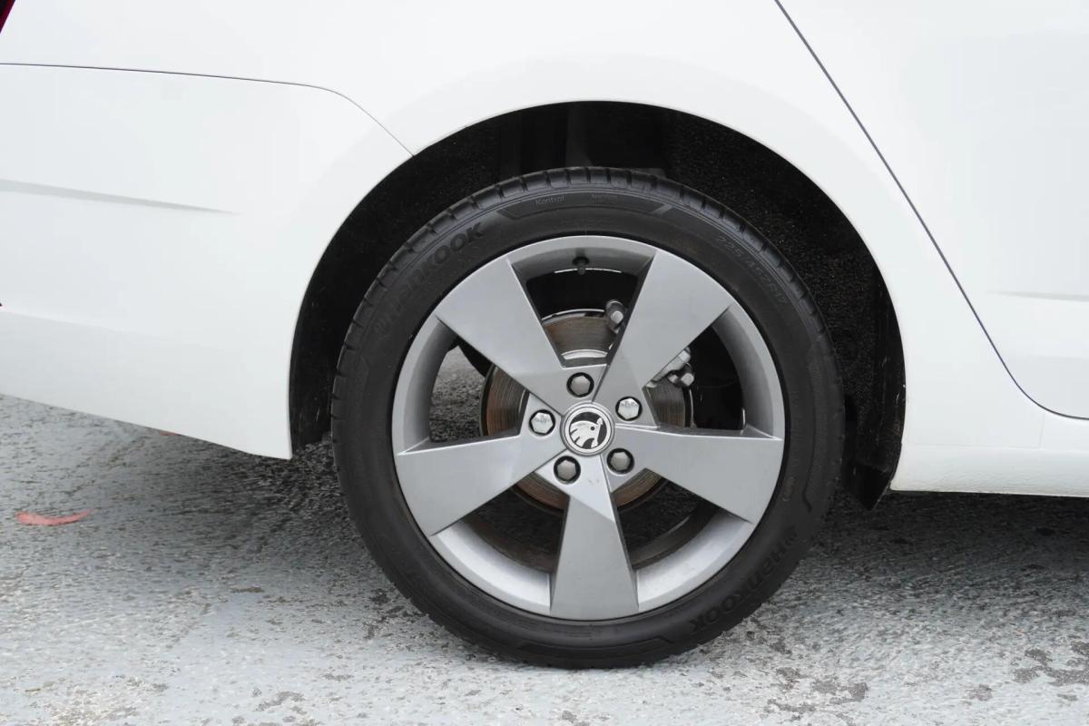 skoda-octavia-break-2018-diesel-1598cc